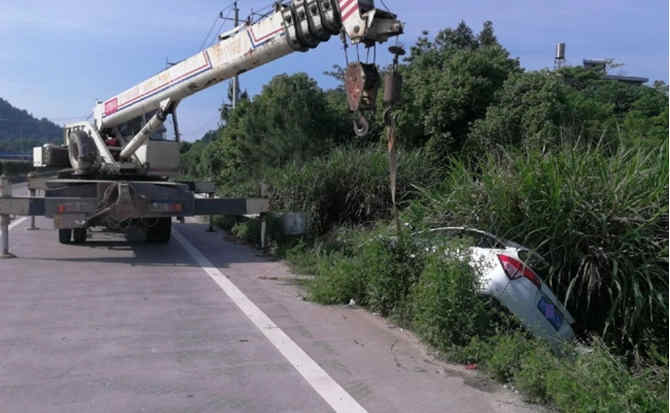 观山湖区重载吊车救援 观山湖区重载吊车救援